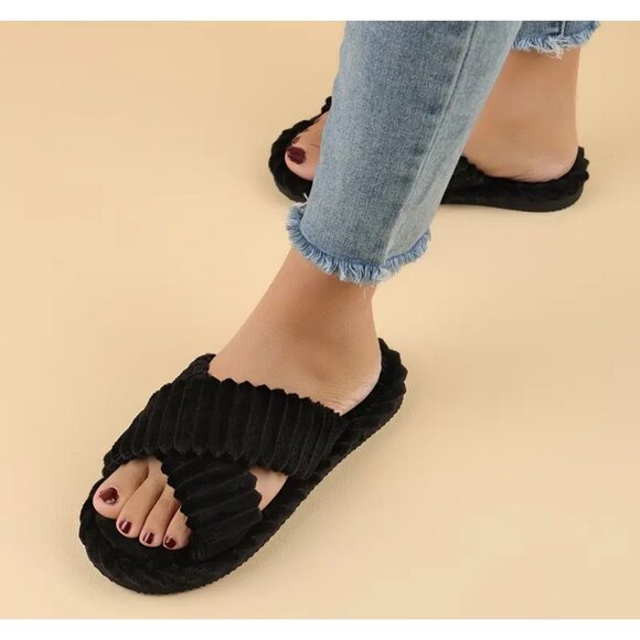 Shoes - Black Ribbed Plush Crisscross Open-Toe Womens Slippers size 8.5-9  soft NEW